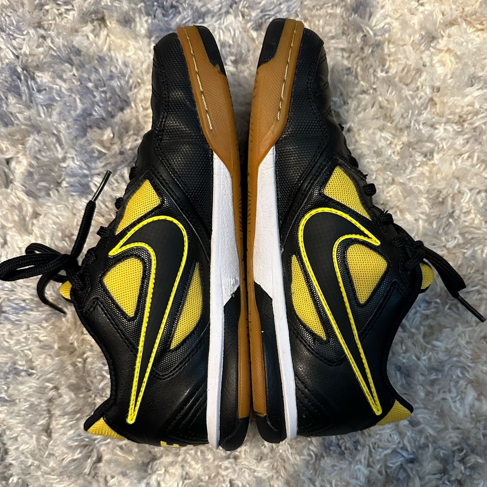 Nike Gato SB Size 5.5 indoor soccer Black White Yellow Gum Excellent condition!